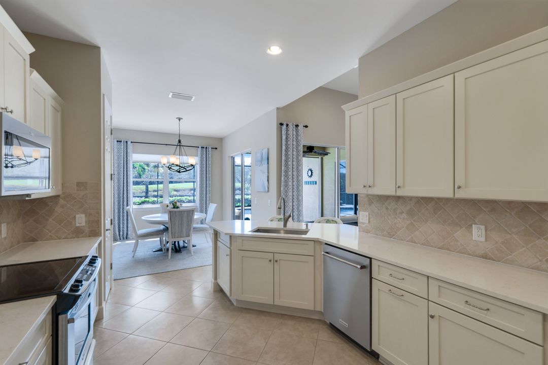 9110 Limestone Ln, Naples, FL 34120