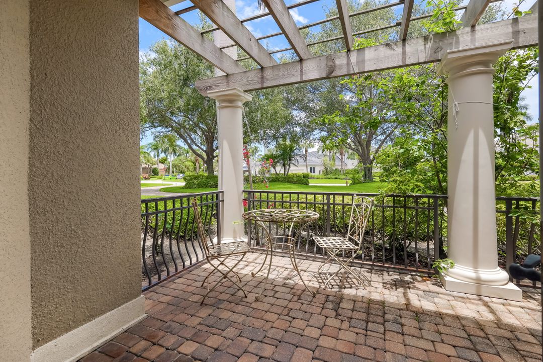 234 Haydon Cir, Naples, FL 34110