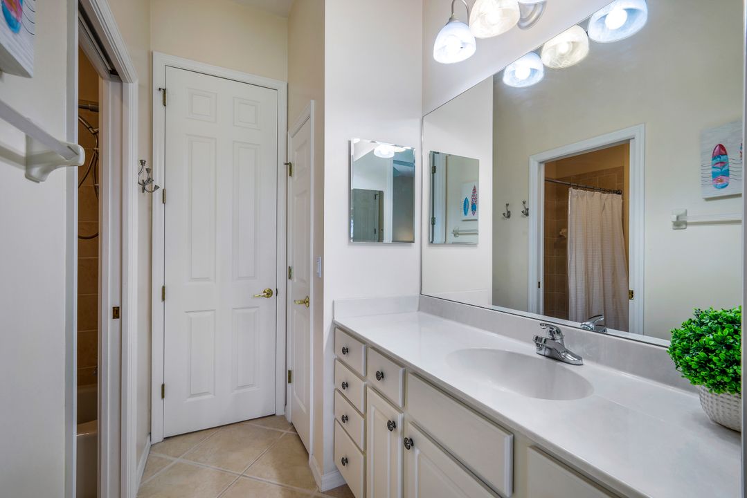 5014 Old Pond Dr, Naples, FL 34104