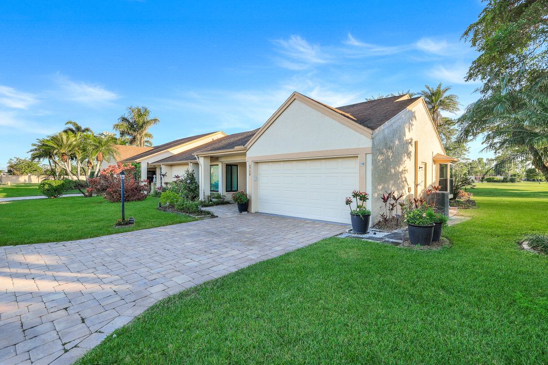 5750 Arvine Cir, Fort Myers, FL 33919