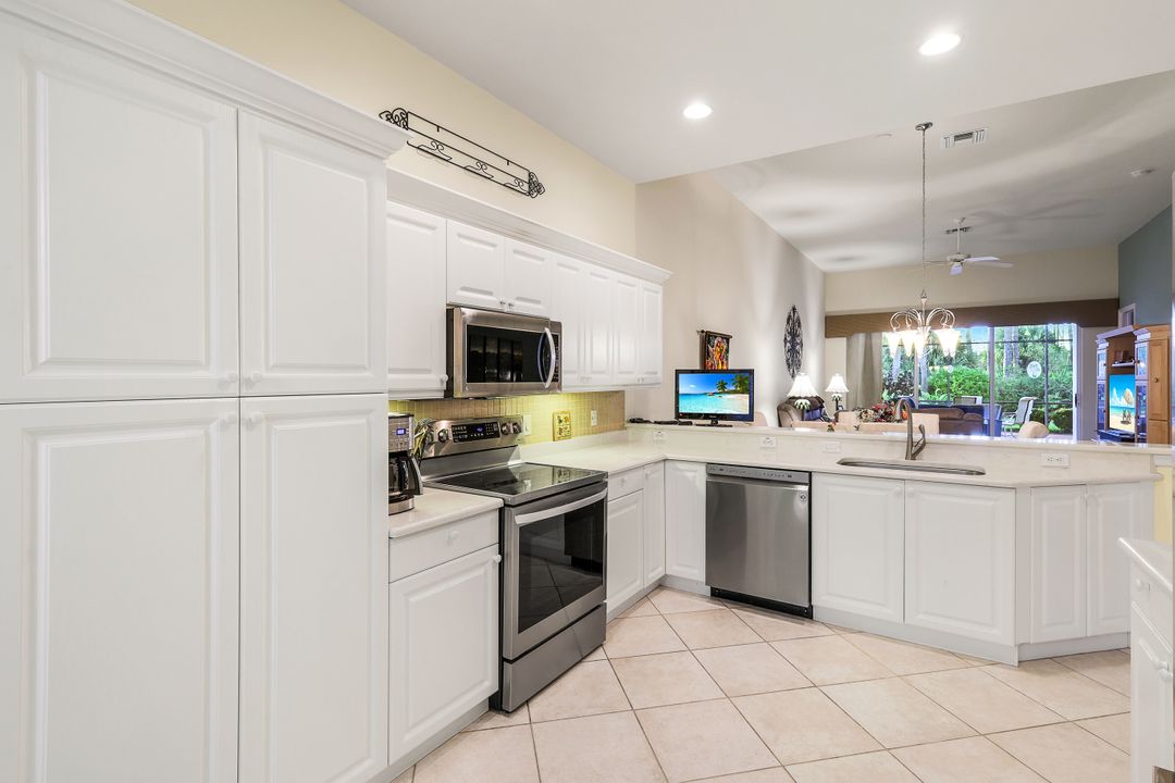 5927 Northridge Dr, Naples, FL 34110