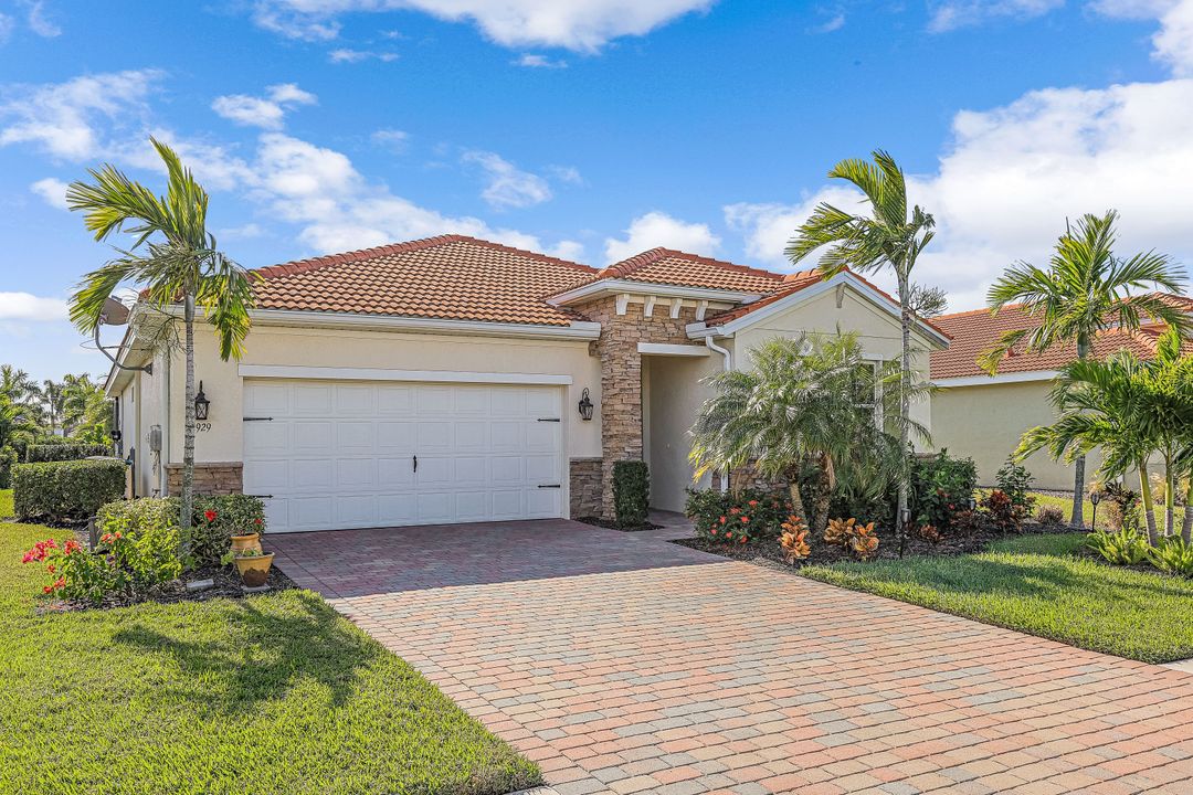 2929 Sunset Pointe Cir, Cape Coral, FL 33914