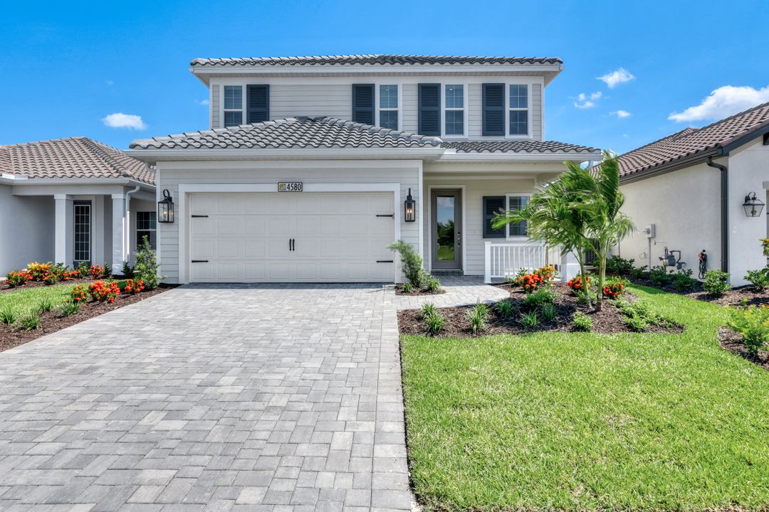 4580 Centaurus Cir, Naples, FL 34120