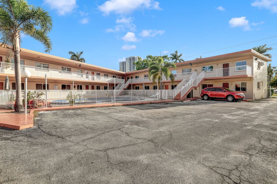 2590 First St #101, Fort Myers, FL 33901