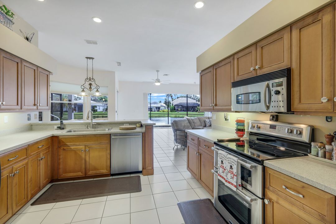 8941 Springwood Ct, Bonita Springs, FL 34135