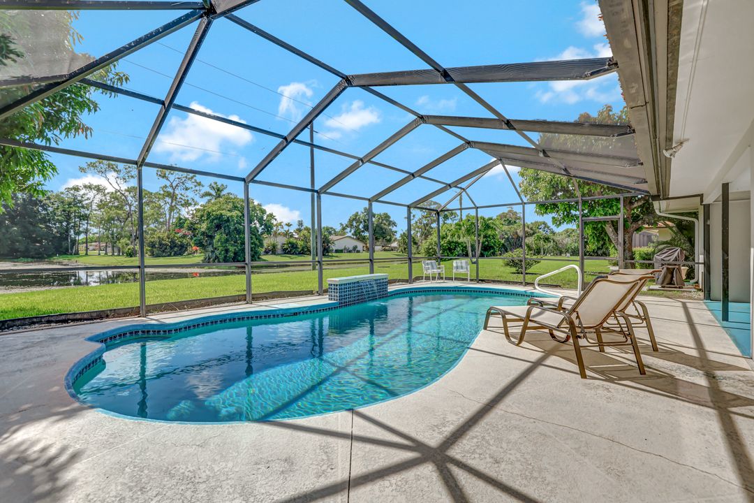 4429 Lakewood Blvd, Naples, FL 34112