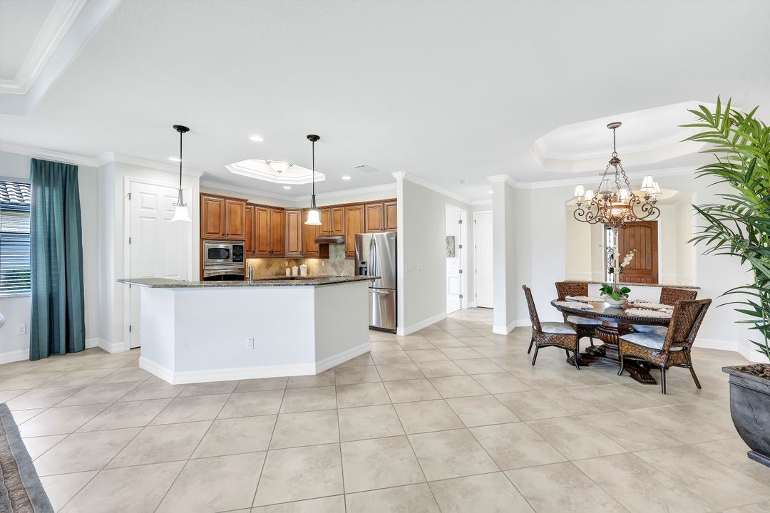 12497 Fenhurst Way, Naples, FL 34120