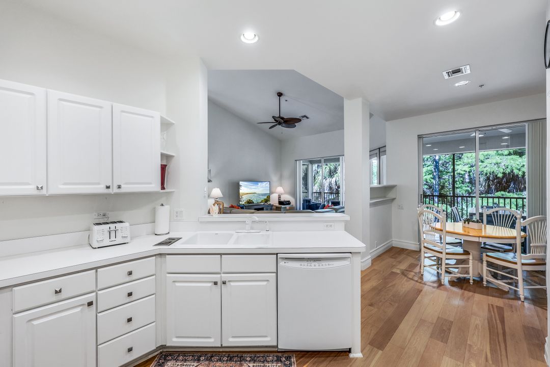 8530 Danbury Blvd #202, Naples, FL 34120