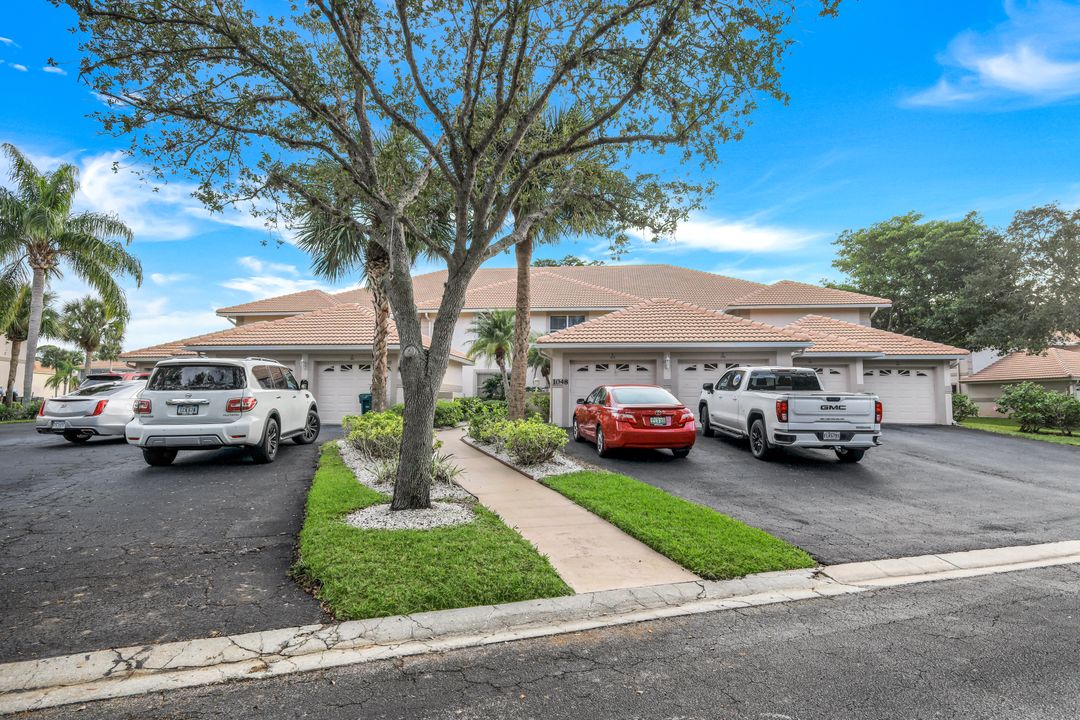 1048 Manor Lake Dr #204, Naples, FL 34110