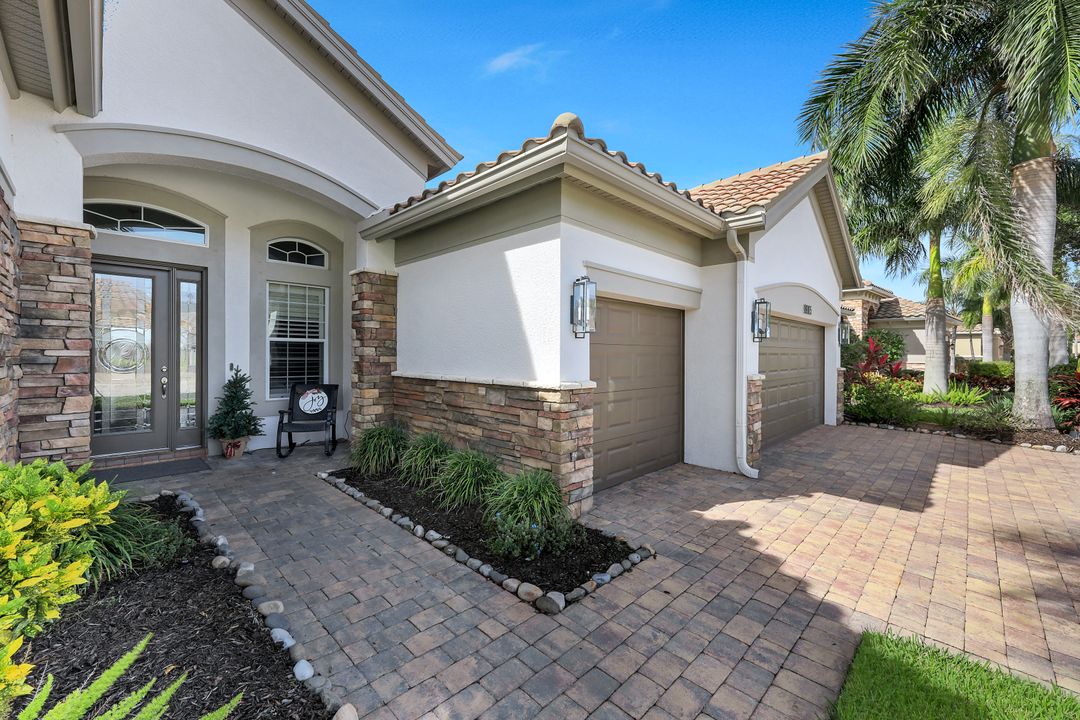 8985 Quarry Dr, Naples, FL 34120