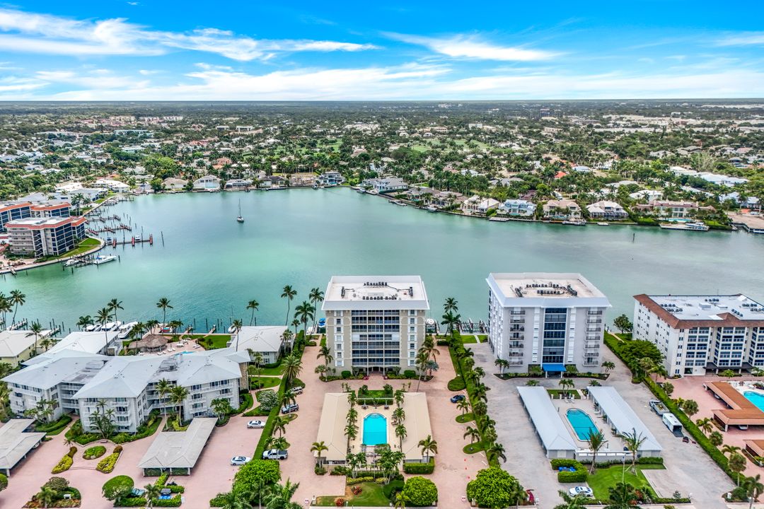 2750 Gulf Shore Blvd N #702, Naples, FL 34103