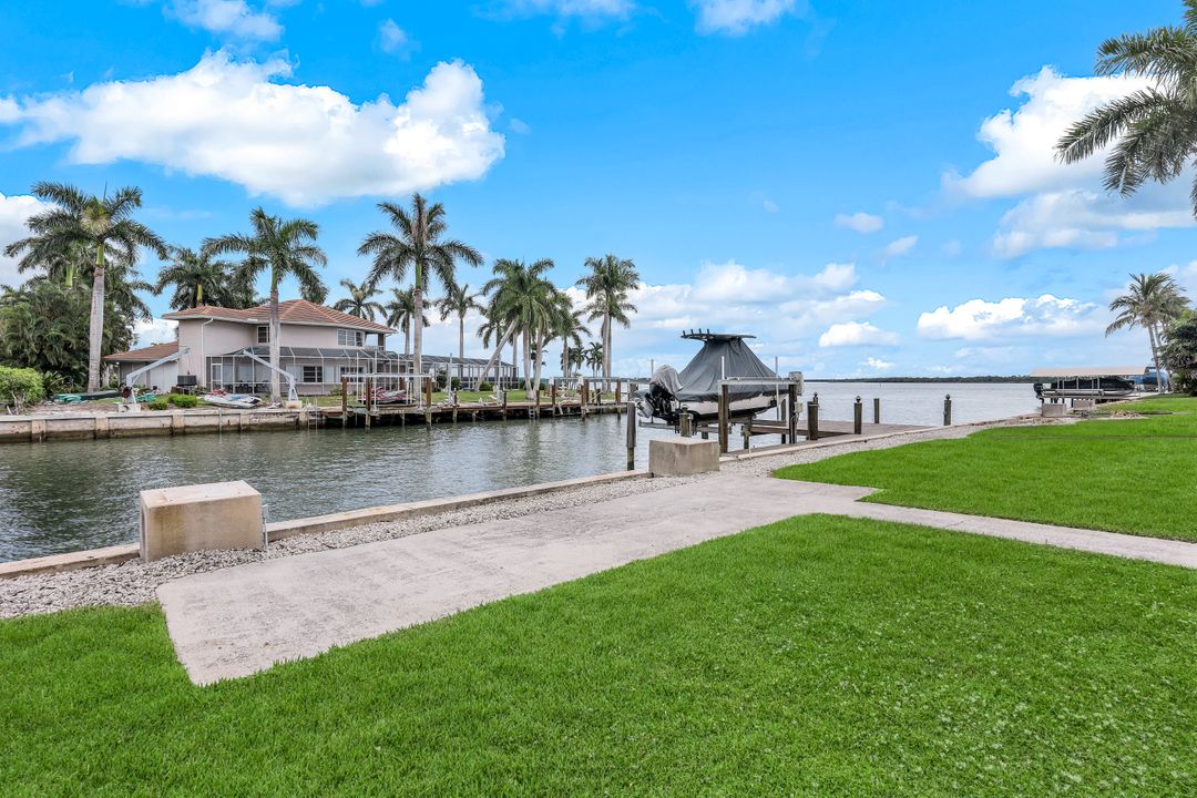 1041 S Barfield Dr, Marco Island, FL 34145