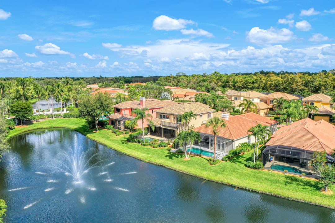 9209 Troon Lakes Dr, Naples, FL 34109