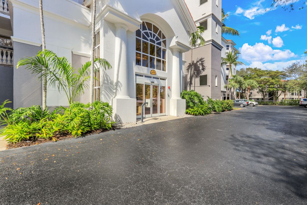 460 Launch Cir #301, Naples, FL 34108