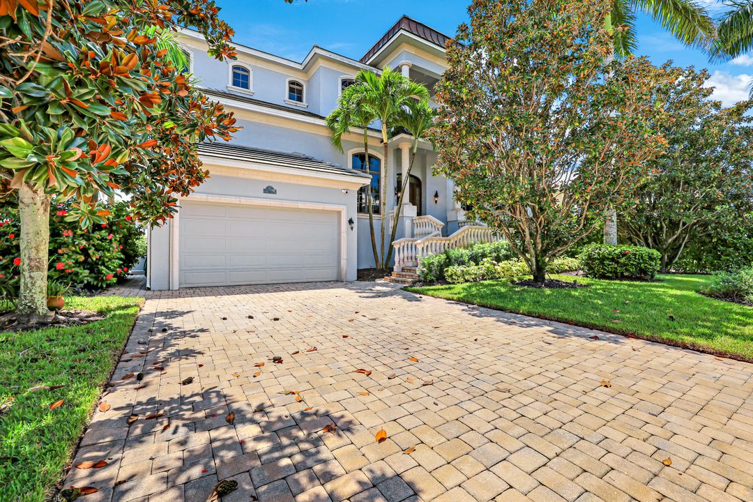 318 Oak Ave, Naples, FL 34108