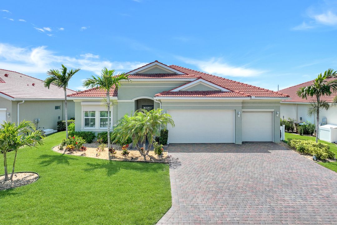 2892 Sunset Pointe Cir, Cape Coral, FL 33914