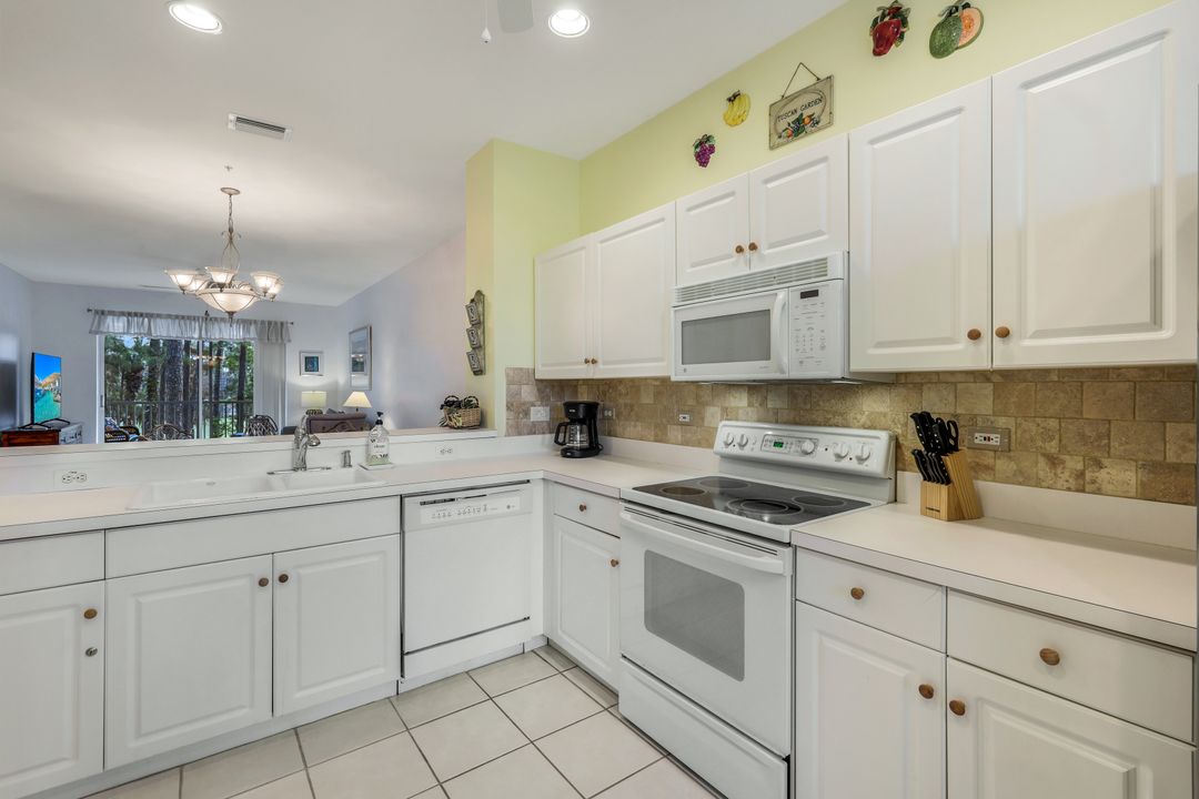 8253 Parkstone Pl #205, Naples, FL 34120