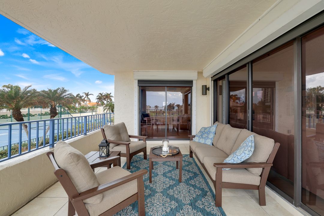 4451 Gulf Shore Blvd N #301, Naples, FL 34103