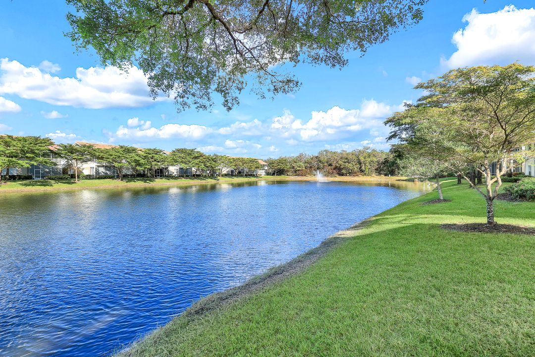 5645 Northboro Dr #202, Naples, FL 34110