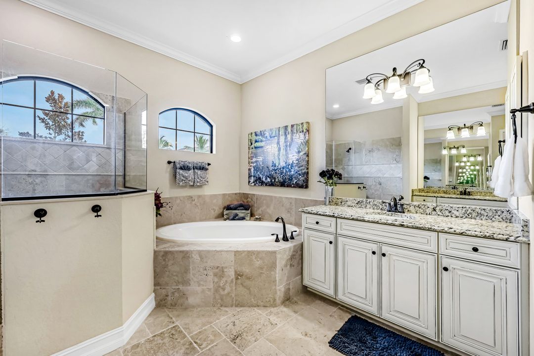 9899 Corso Bello Dr, Naples, FL 34113