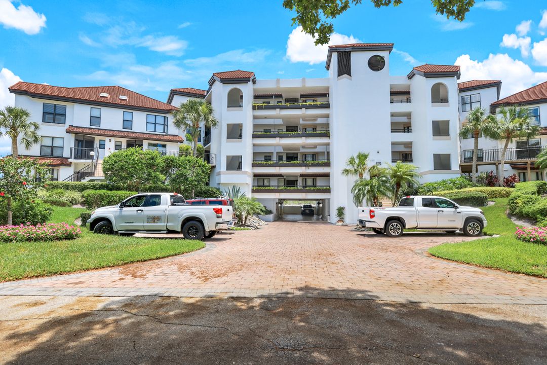 243 La Peninsula Blvd #243, Naples, FL 34113