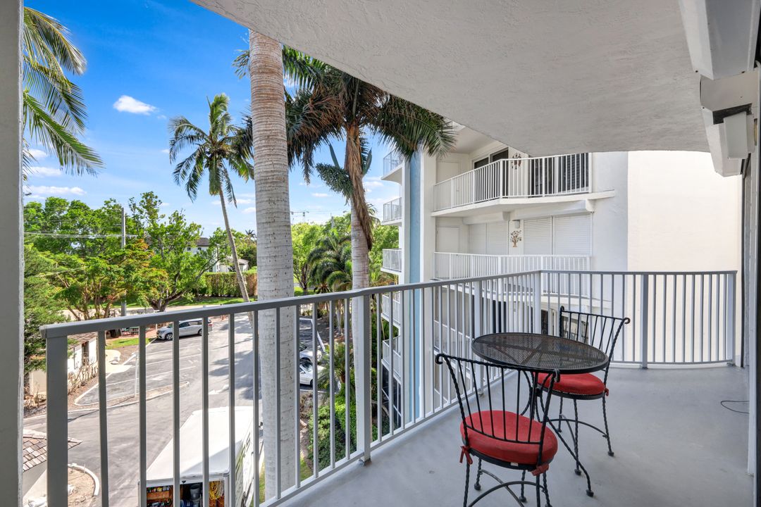 1300 Gulf Shore Blvd N #407, Naples, FL 34102