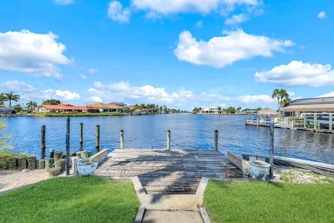 5223 Savoy Ct, Cape Coral, FL 33904