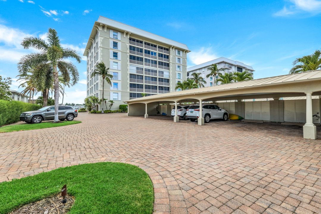 2750 Gulf Shore Blvd N #702, Naples, FL 34103