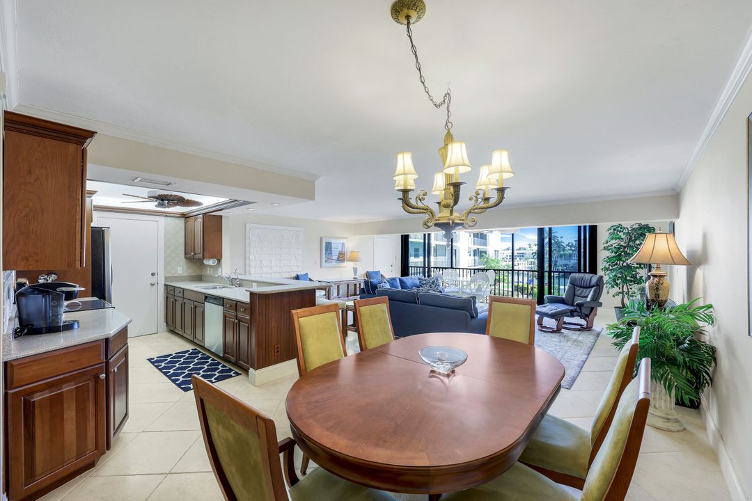 2900 Gulf Shore Blvd N #207, Naples, FL 34103