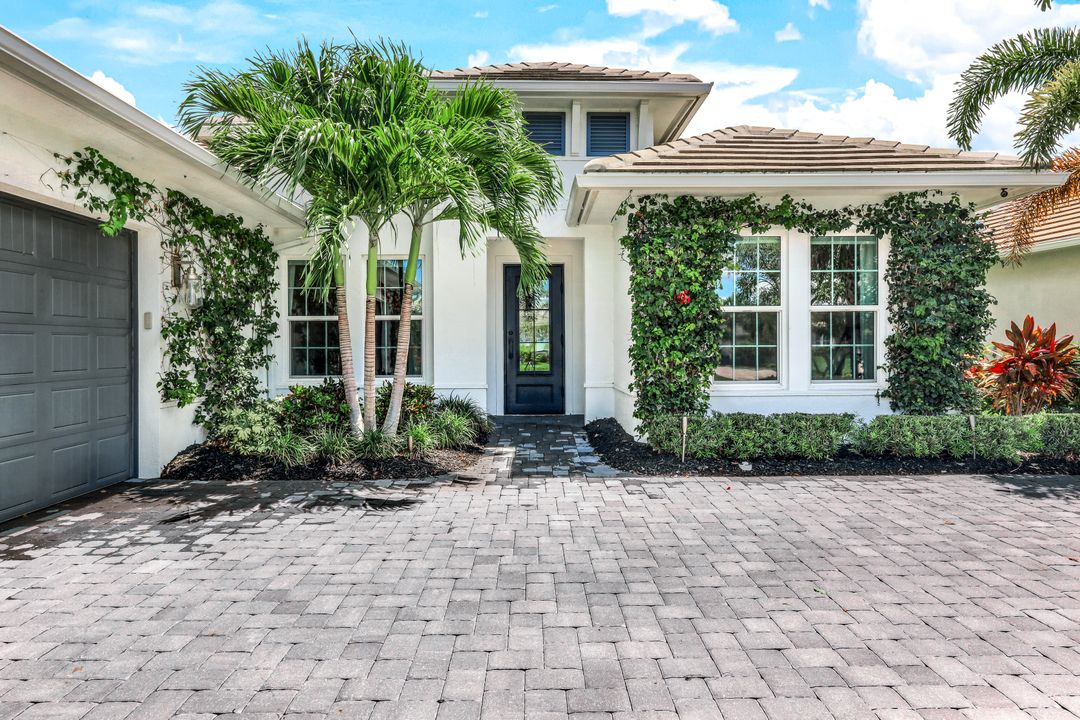 3227 Cotuit Ln, Naples, FL 34114