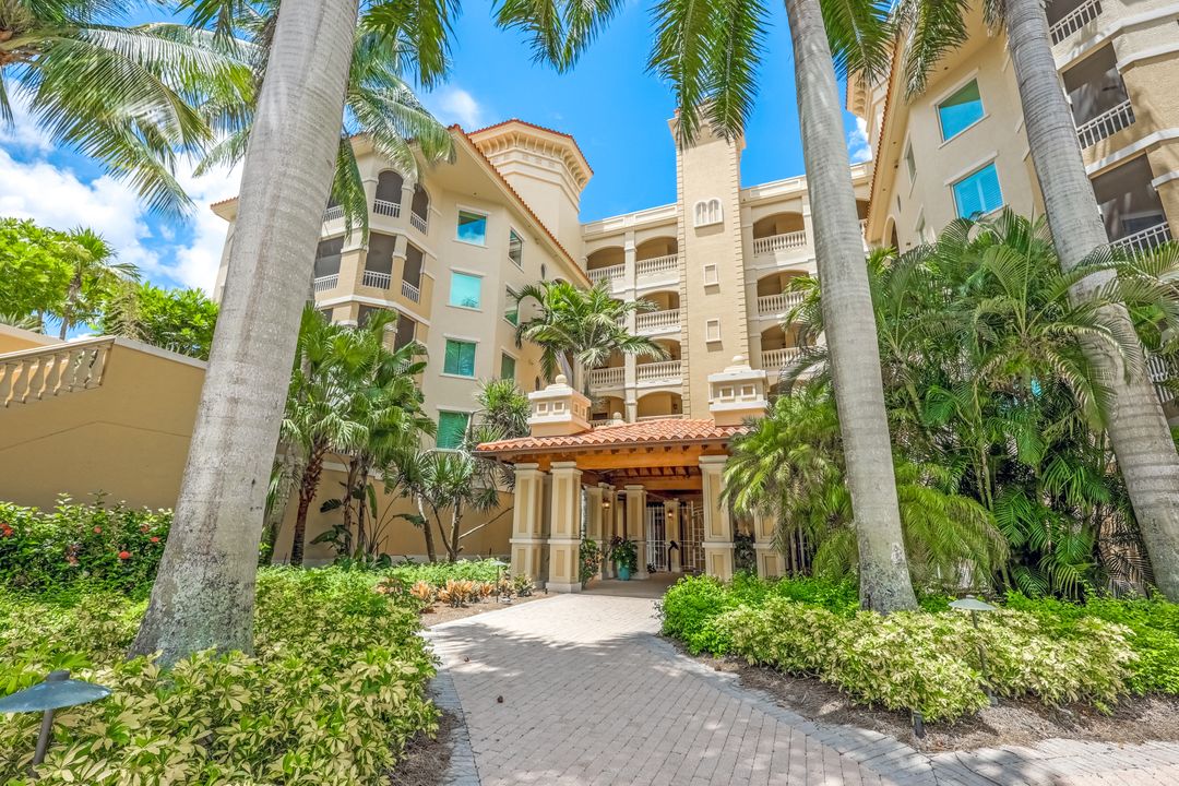 2728 Tiburon Blvd E #204, Naples, FL 34109