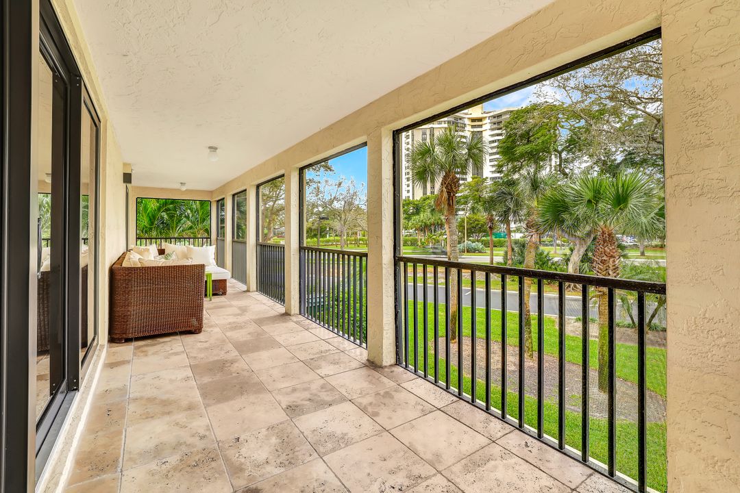 6040 Pelican Bay Blvd #101, Naples, FL 34108