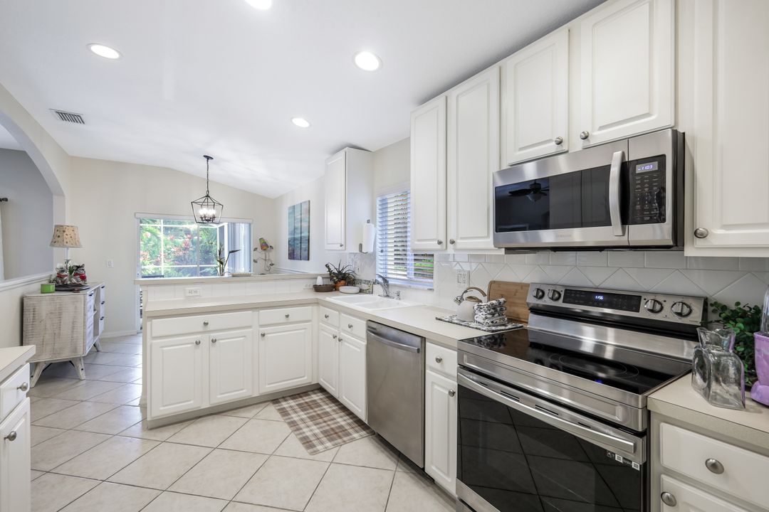 7892 Leicester Dr, Naples, FL 34104