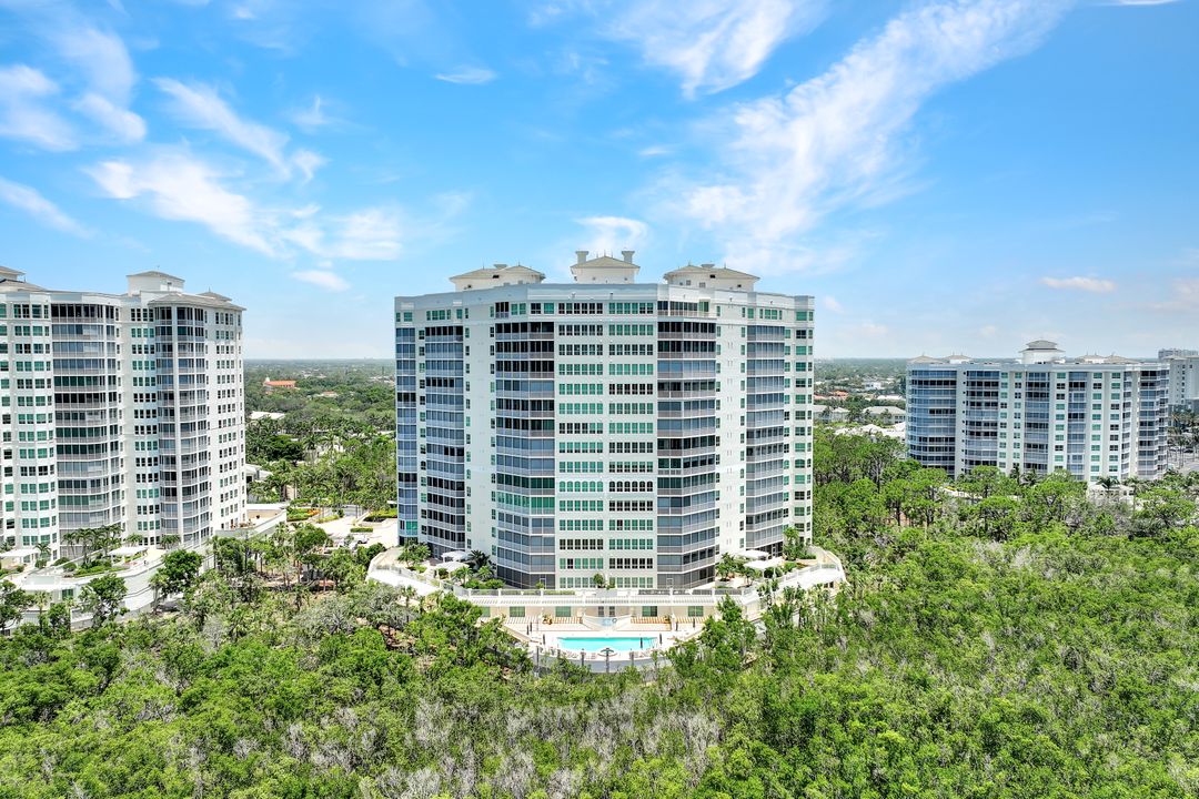 295 Grande Way #403, Naples, FL 34110