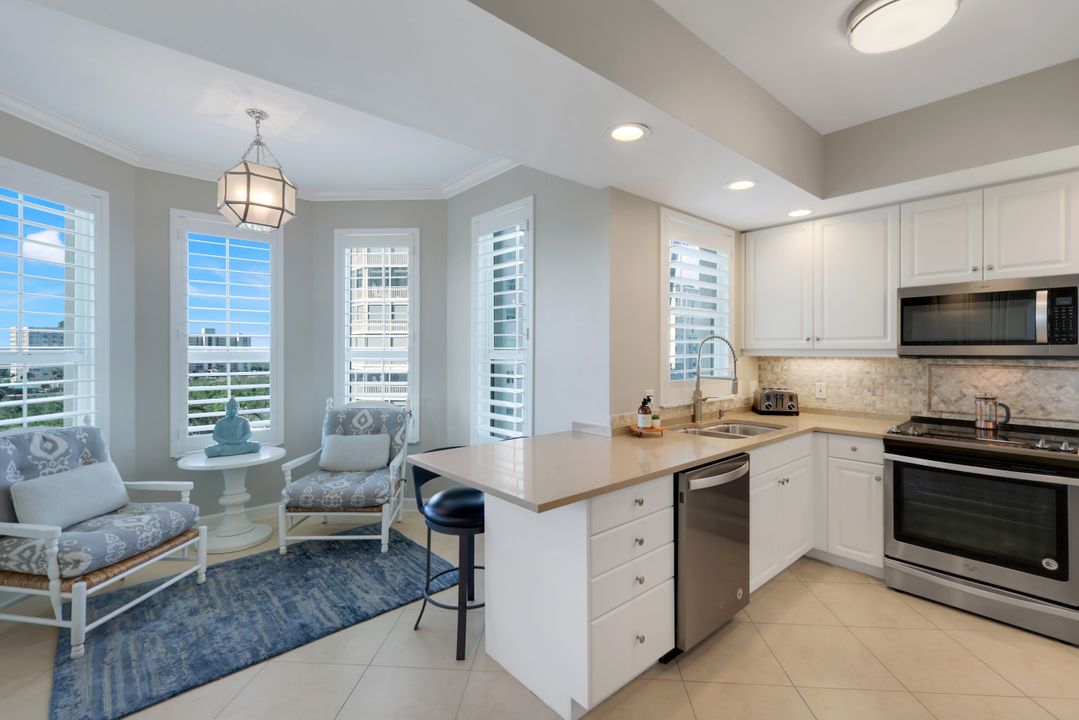 300 Dunes Blvd #707, Naples, FL 34110