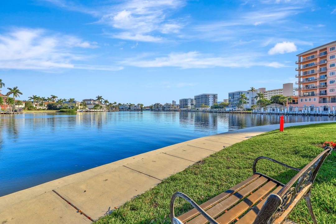 10684 Gulf Shore Dr  #105, Naples, FL 34108