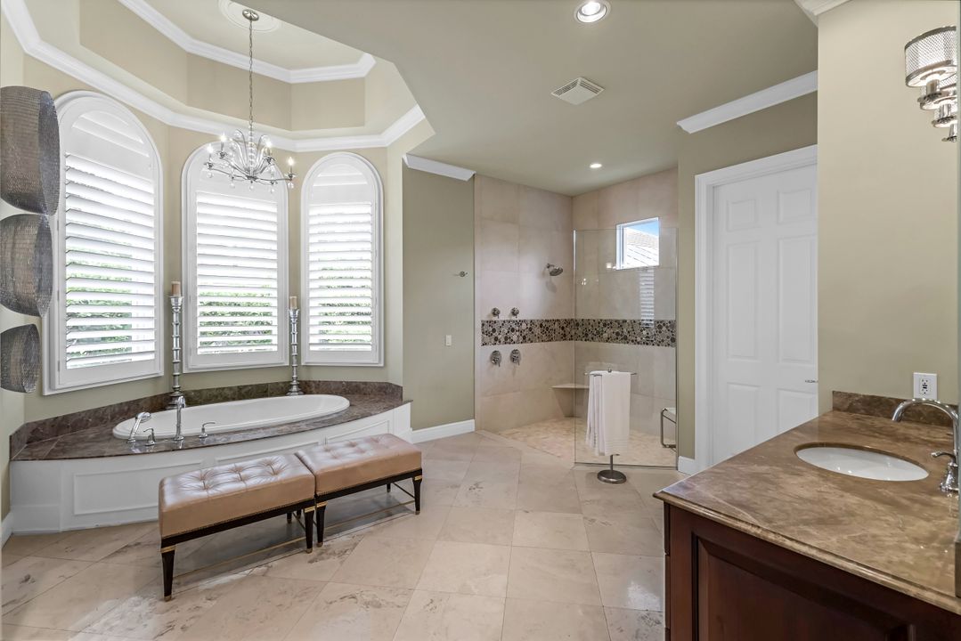 234 Haydon Cir, Naples, FL 34110