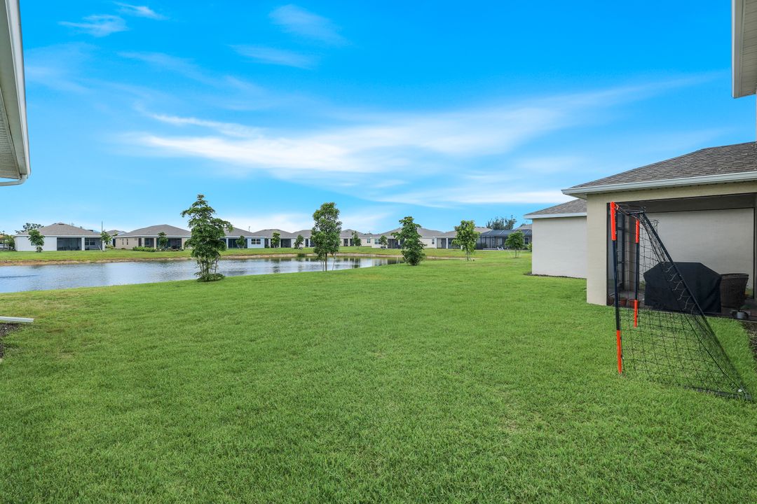 421 Coral Reef Pl, Cape Coral, FL 33993