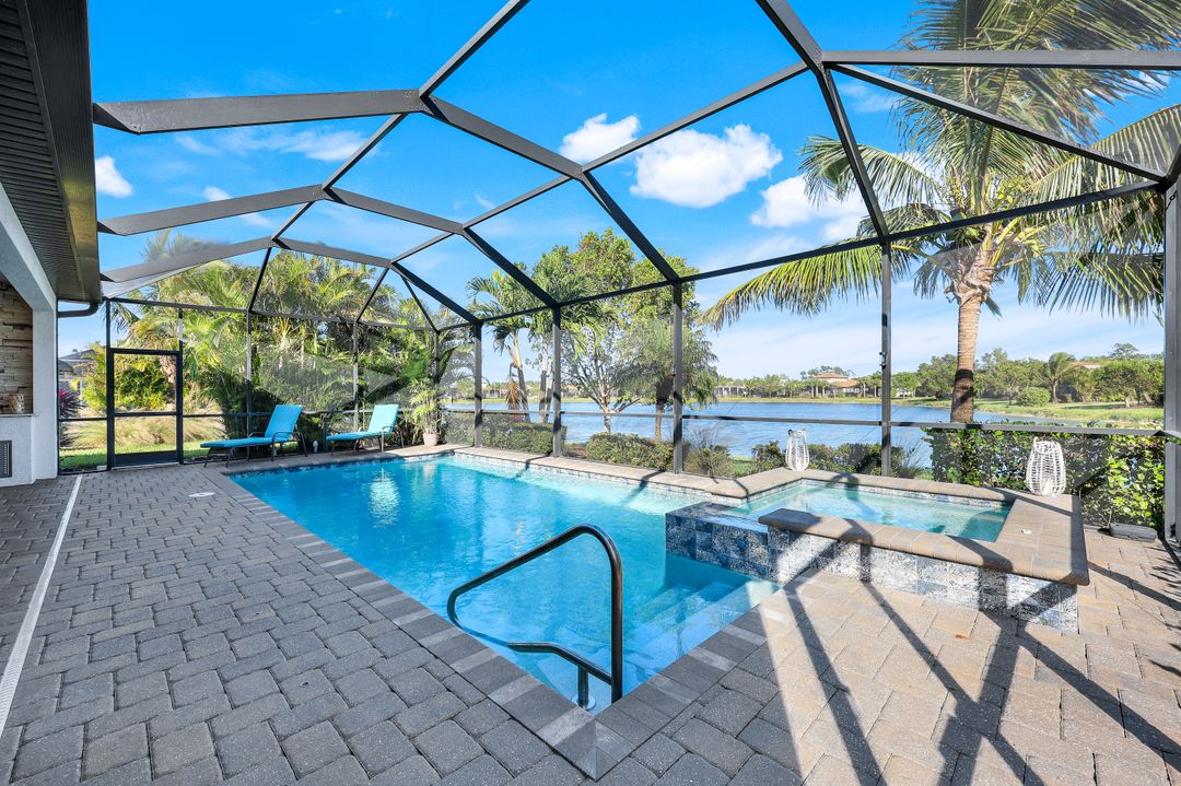 1862 Mustique St, Naples, FL 34120