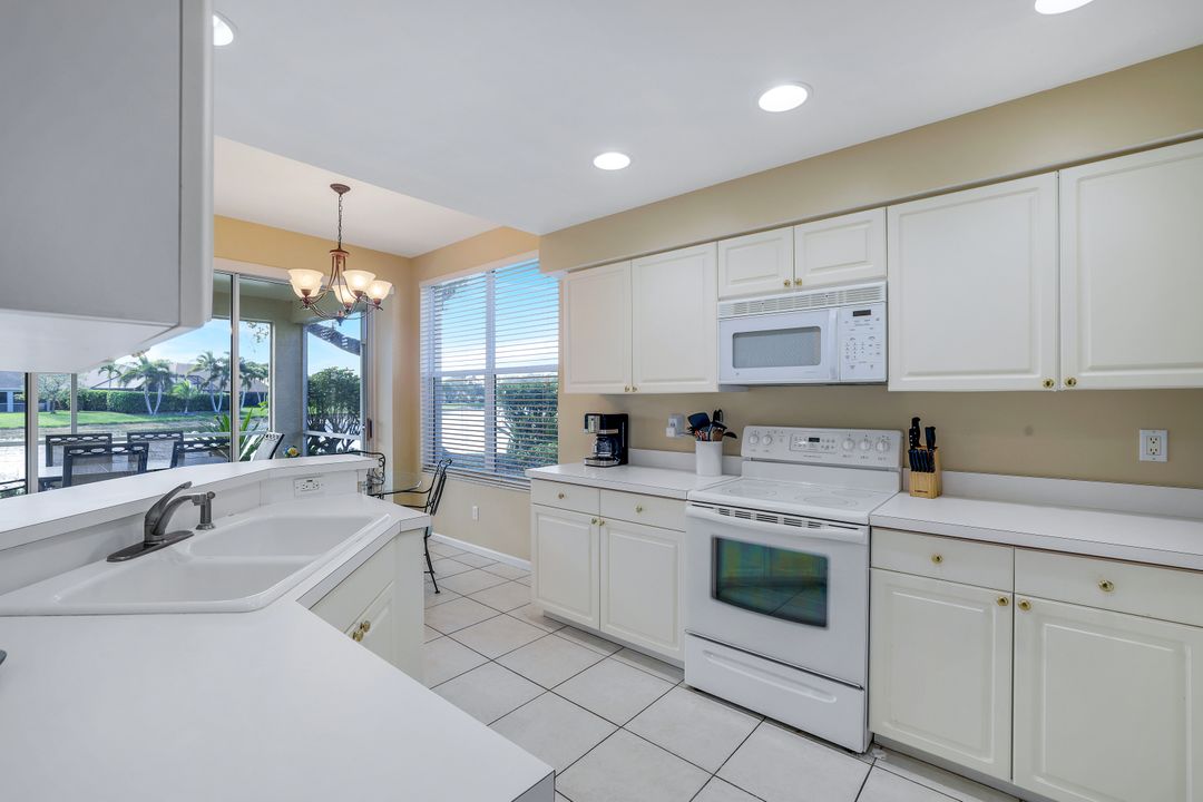 7846 Gardner Dr #102, Naples, FL 34109