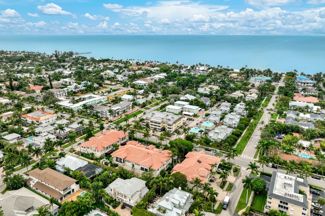 319 7th Ave S #319, Naples, FL 34102