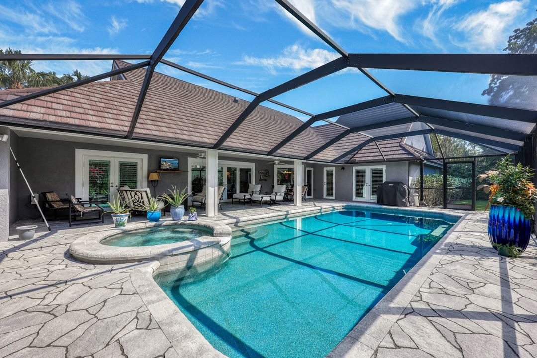 714 Willowwood Ln, Naples, FL 34108