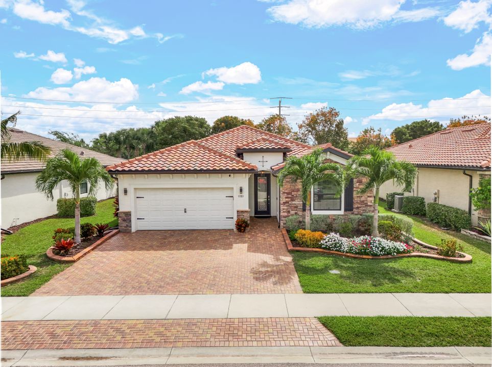 9385 Glenforest Dr, Naples, FL 34120