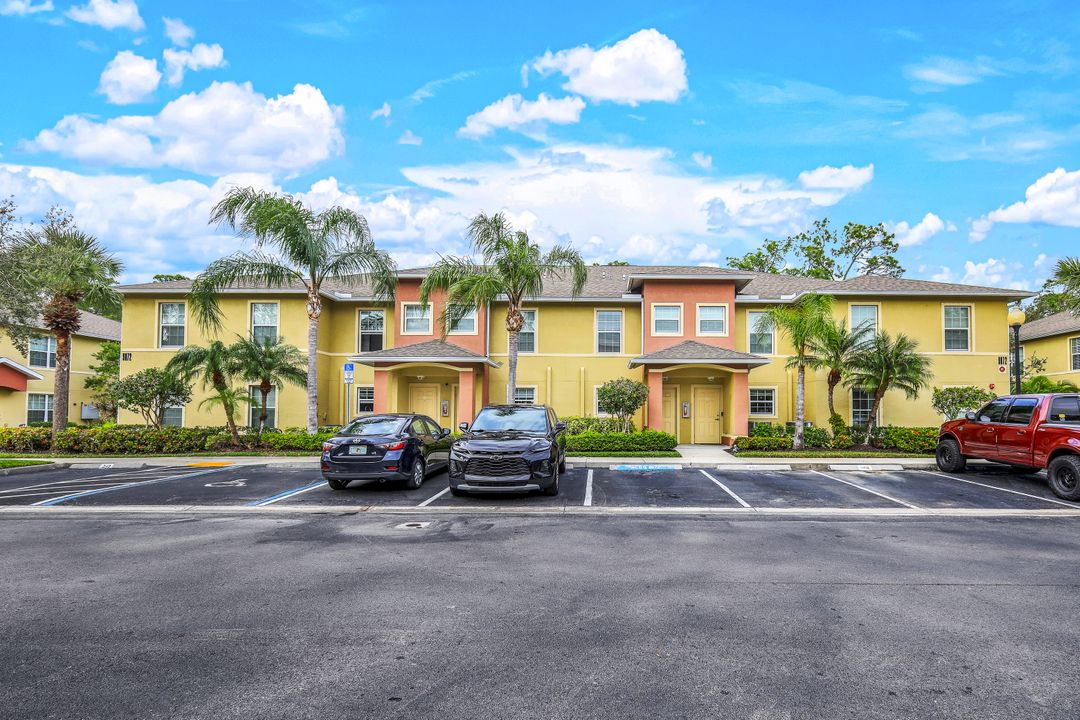 9072 Gervais Cir #304, Naples, FL 34120