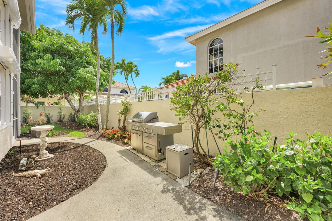 2148 Paget Cir, Naples, FL 34112