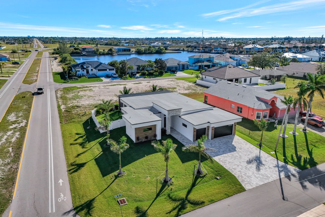 1 SW 33rd Pl, Cape Coral, FL 33991