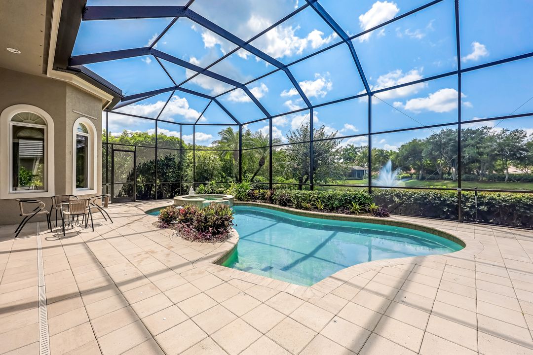 8770 Muirfield Dr, Naples, FL 34109