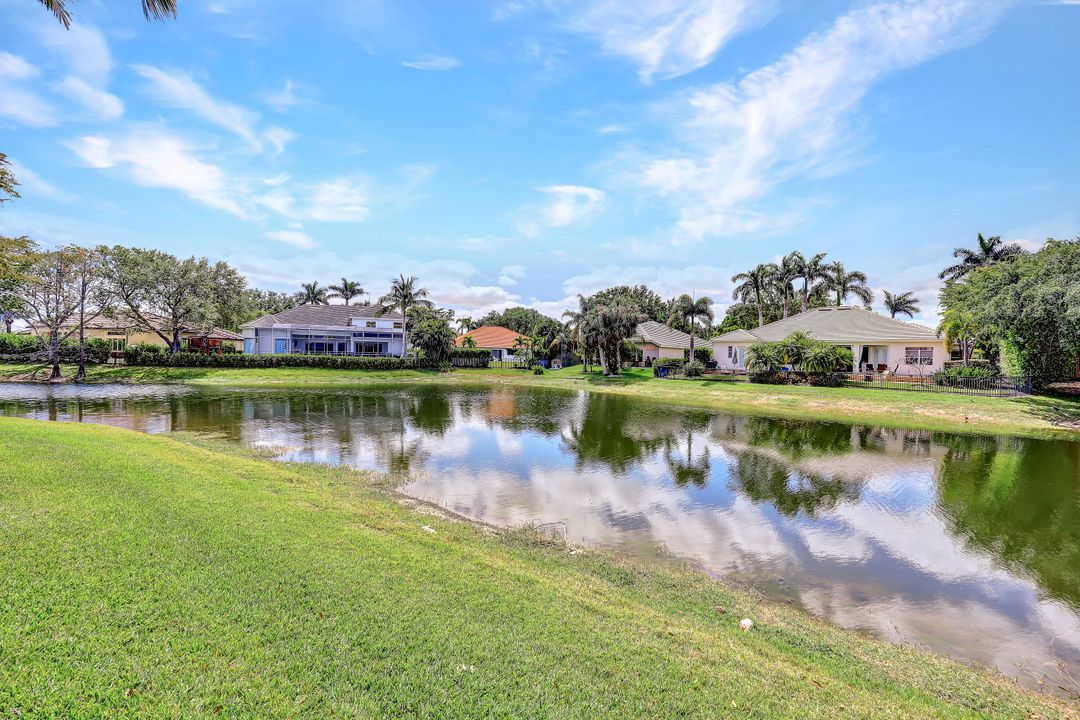 8146 Las Palmas Way, Naples, FL 34109