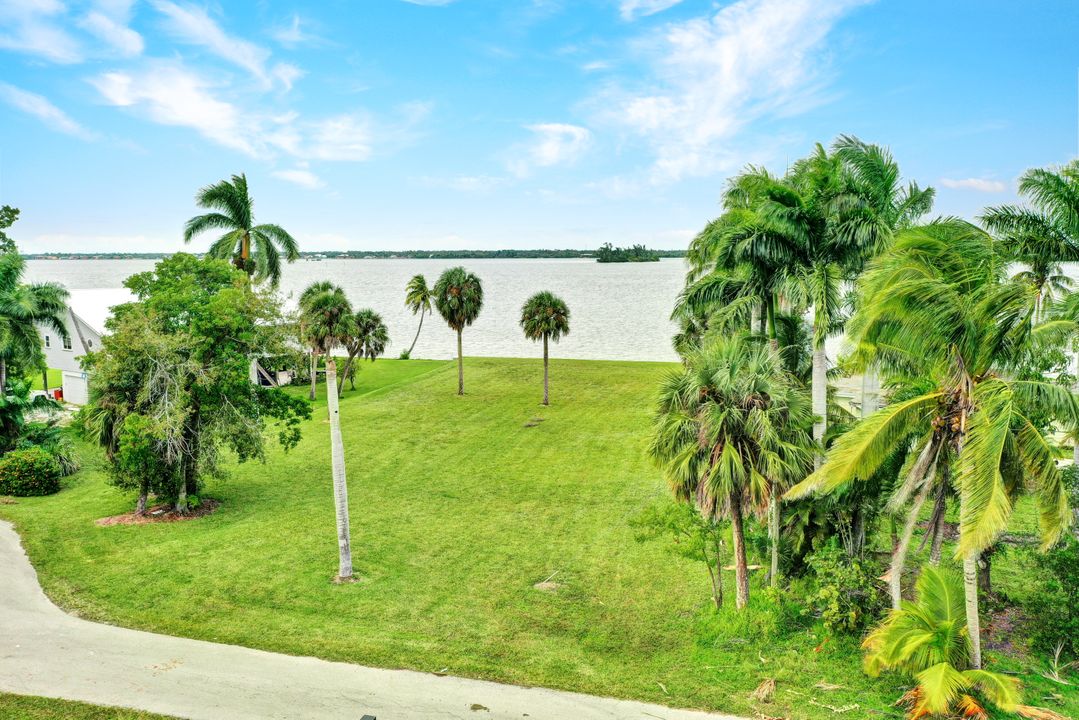 4385 E Riverside Dr, Fort Myers, FL 33905