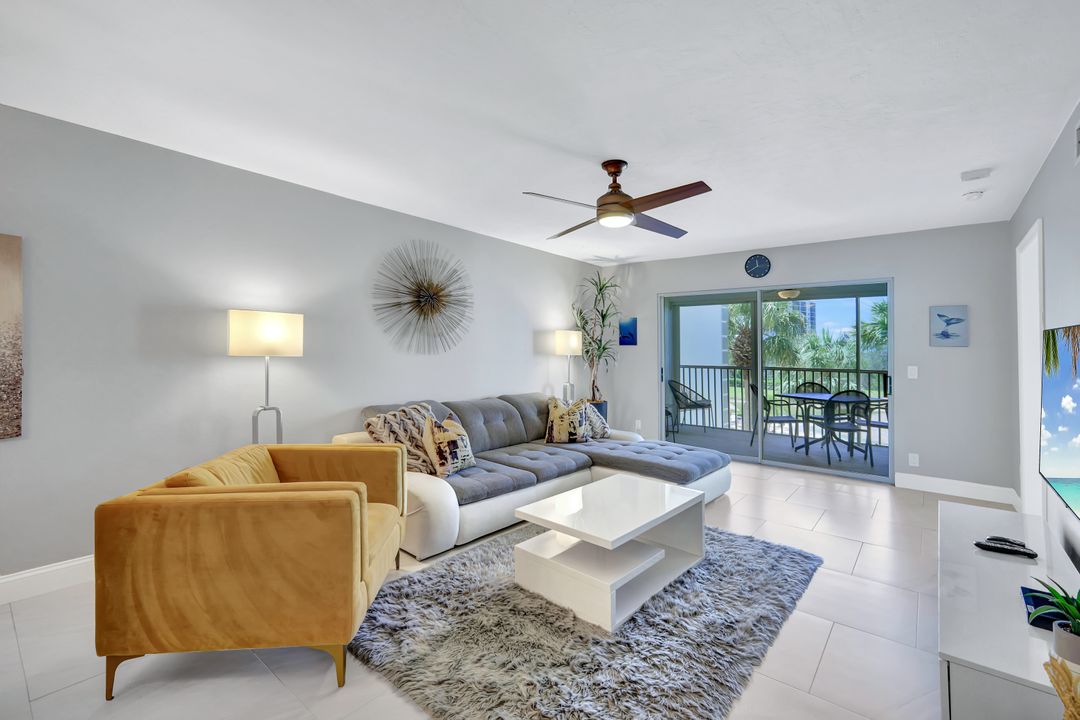 360 Horse Creek Dr #307, Naples, FL 34110